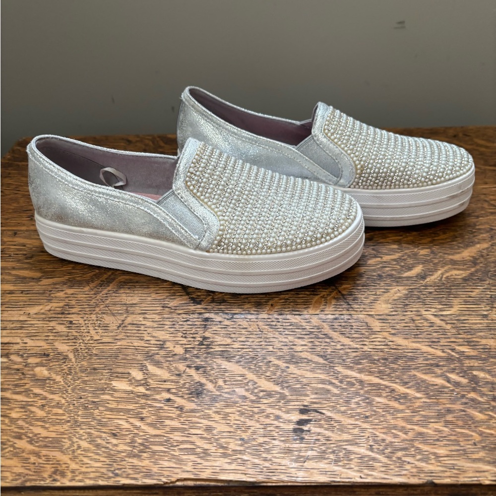 Skechers Silver & Pearl Blingy Girls’ Slip On Shoes